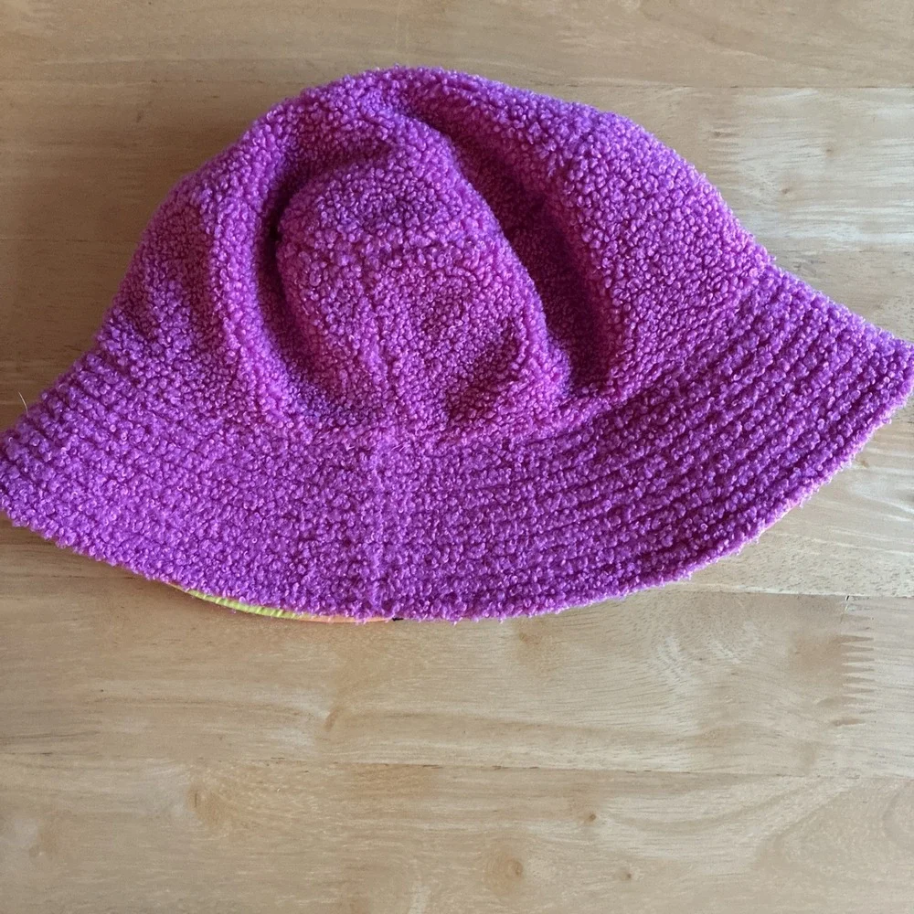 Crayola X Kohls Pink Faux Fur / Fleece Bucket Hat Festival Y2K